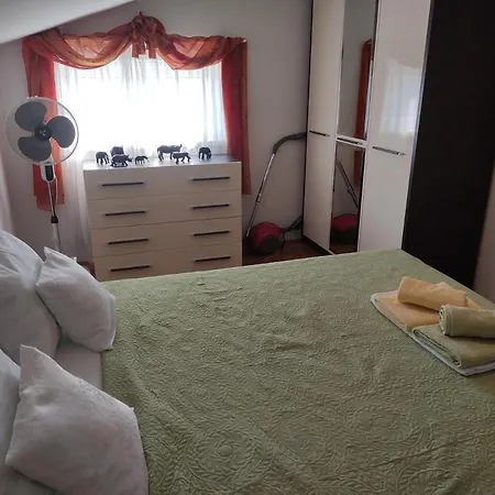 Apartman Zdenka דירה *